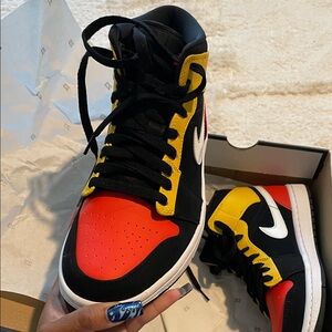 Jordan Air 1 Mid SE Black and Team Orange